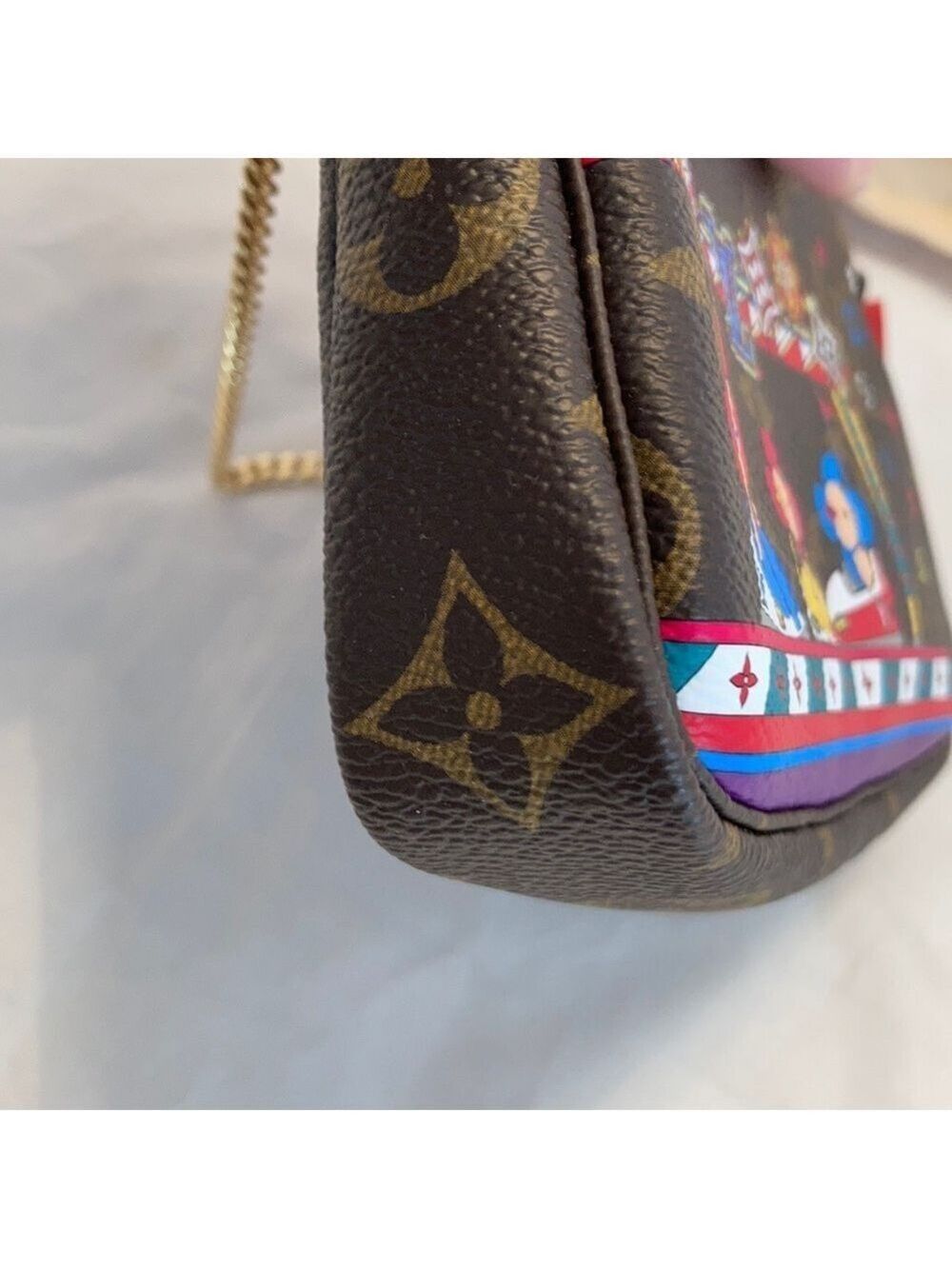 𝅺LOUIS Vuitton Christmas 2020 mini pochette access - Picture 4 of 13